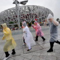 Hombres para mujeres para adultos al aire libre acampado de senderismo abrigo de lluvia de emergencia impermeable capucha desechable poncho impermeas